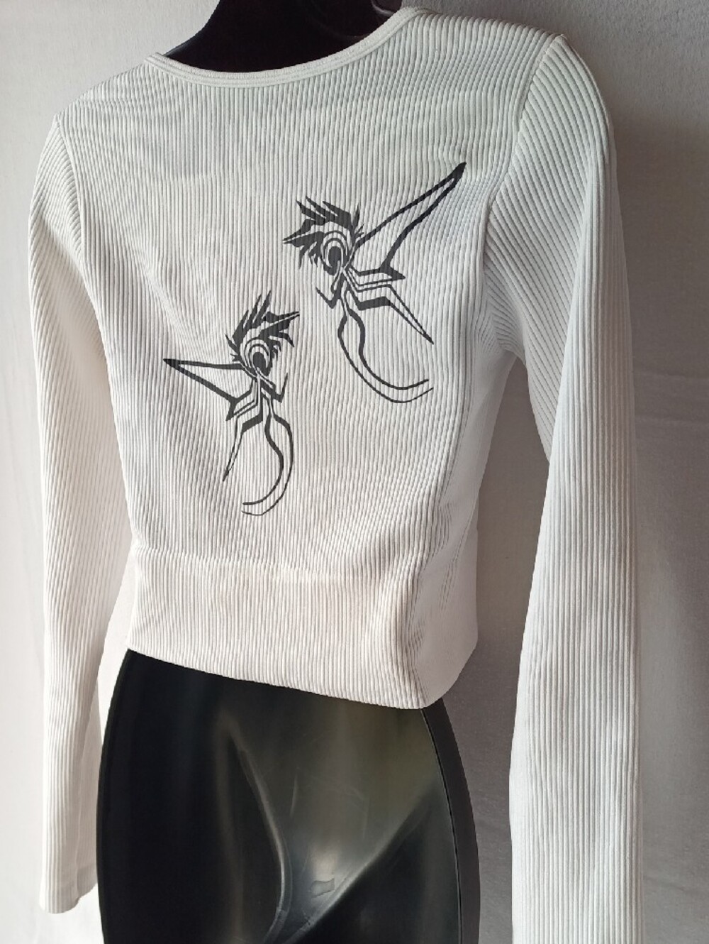 White Ribbed V-Notch Crop Top - Picture 7 of 10